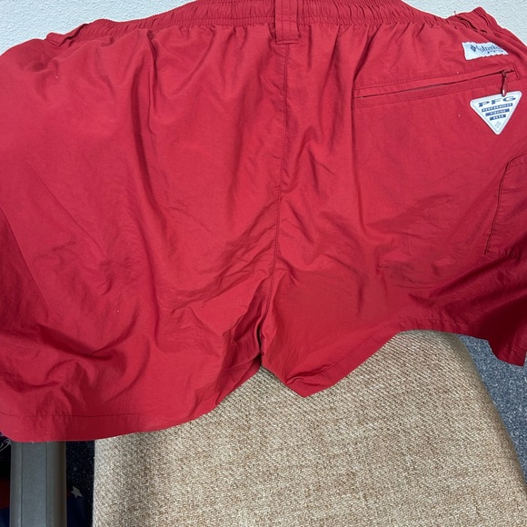 Columbia shorts with swim liner. Like new - Picture 3 of 4